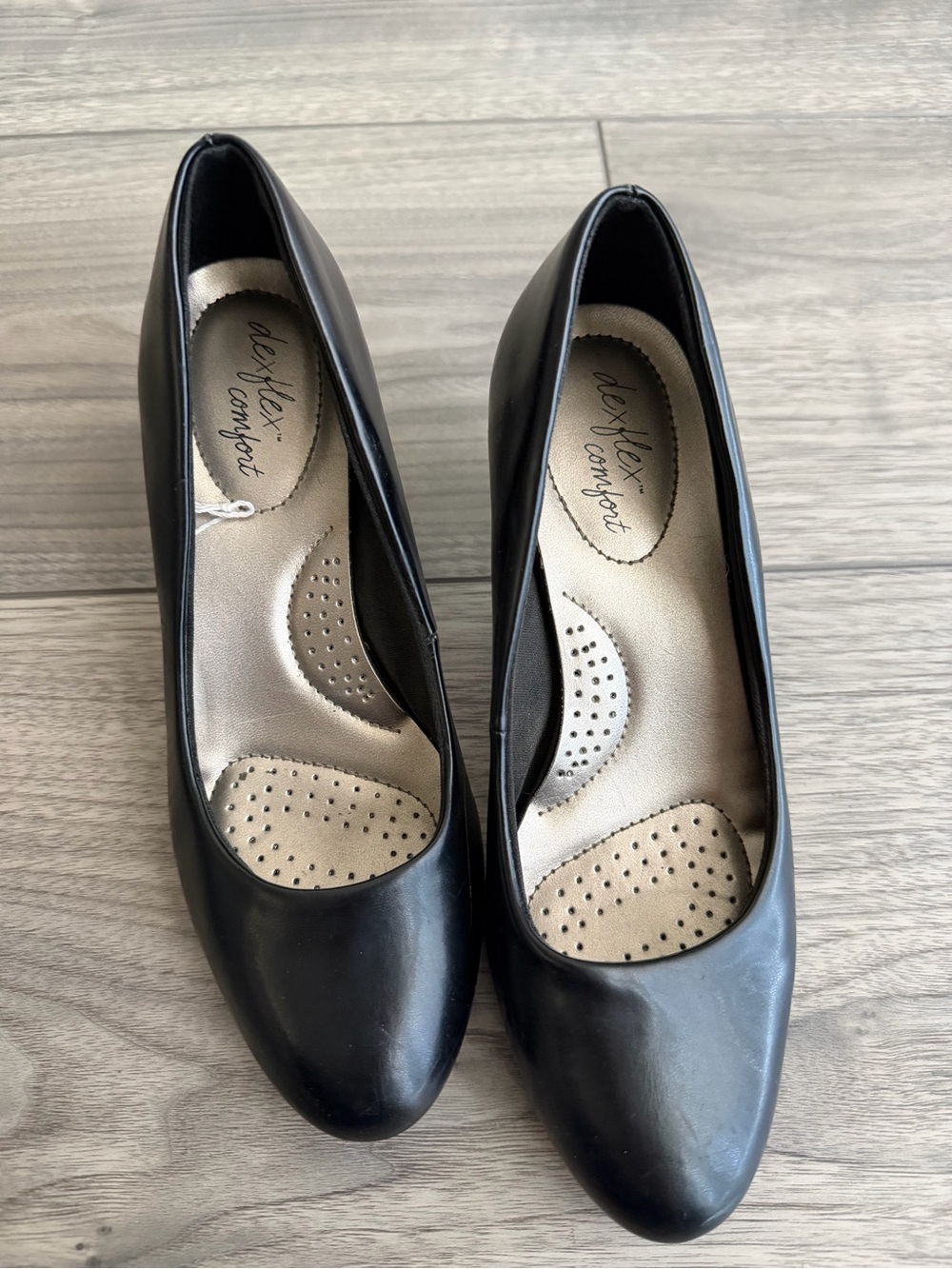 dexflex comfort Black Low Heel Women's Pump